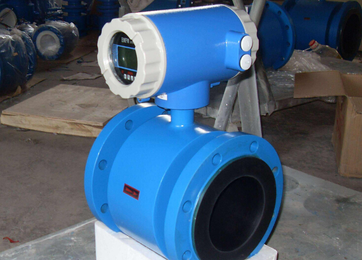 Electromagnetic flowmeter sensor